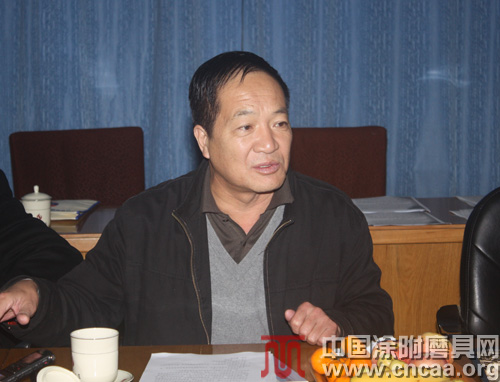 涂附磨具分會秘書長王明遠主持座談會