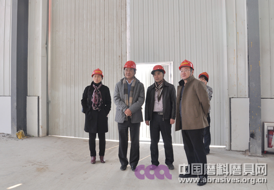 中國(guó)機(jī)床工具工業(yè)協(xié)會(huì)磨料磨具分會(huì)秘書(shū)長(zhǎng)陳鵬、河南工業(yè)大學(xué)材料學(xué)院副院長(zhǎng)栗正新一行到淄博調(diào)研魯信高新和淄博金龍等企業(yè)